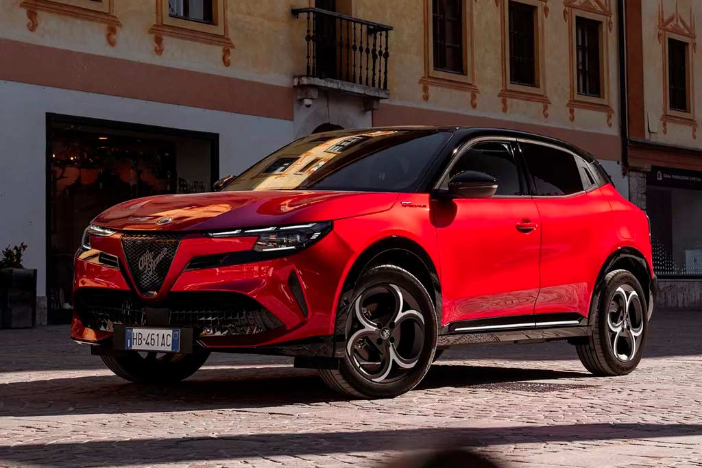 Alfa Romeo Junior получил стильное исполнение Sport Speciale