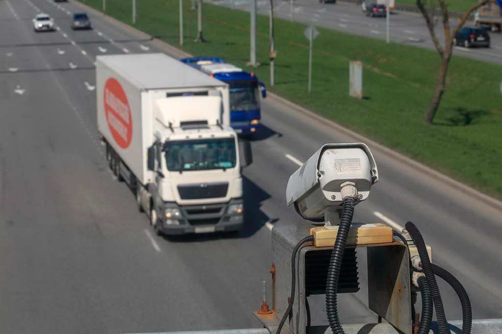 Номера-дублеры: как водитель легковушки может схлопотать огромный штраф за грузовик