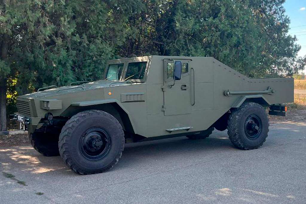 В России представили бронированный пикап "Легионер" в стиле американского Хаммера