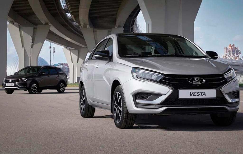 Начался выпуск Lada Vesta в обновленных комплектациях: модель получила отечественную ESC